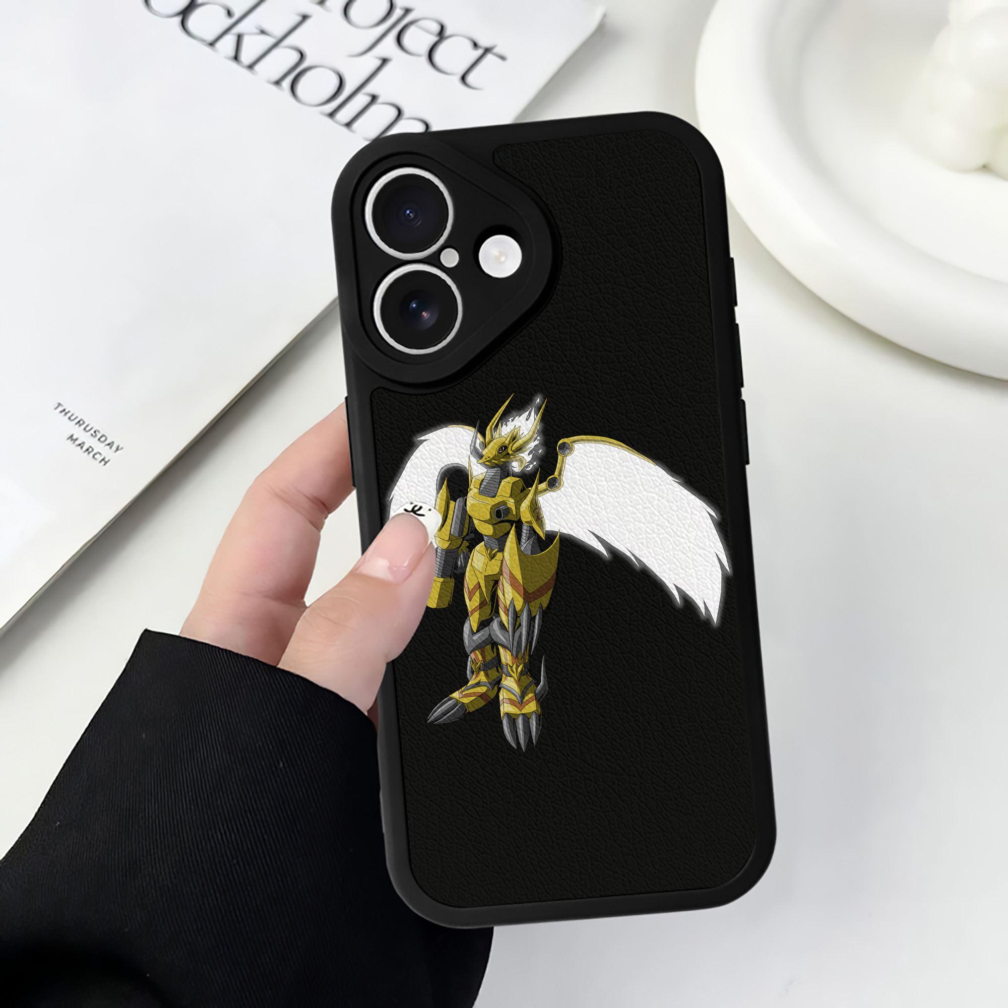 （画像用） Digimon デジタルモンスター/デジモン 【iPhone 16シリーズ対応】シリコンスマホケース（レザー調） 材質：シリコン